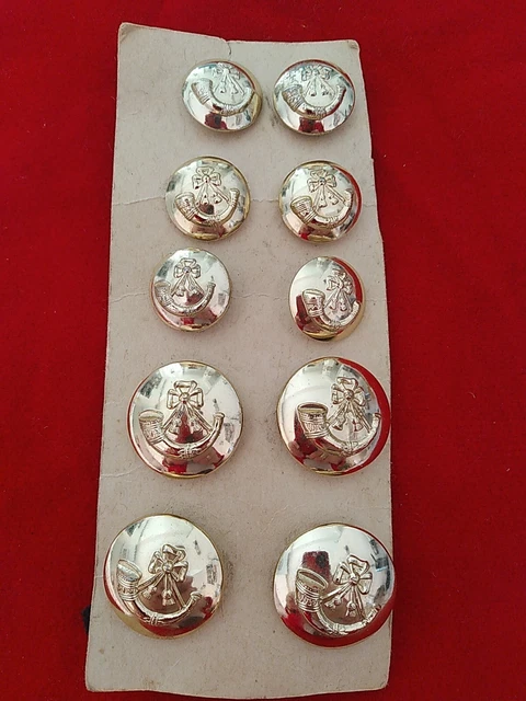 Lot de boutons militaires?anglais. 26 et 19mm.