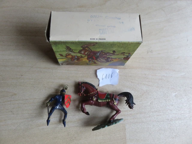 FIGURINE Starlux Moyen-âge réf 6101 CAVALIER BOUCLIER CAPE LANCE