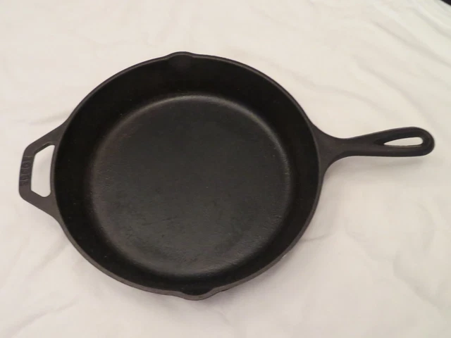 Black Cast Iron Skillet Fry Pan Lodge Flat Bottom Heat Ring Two Pour Lips 10"