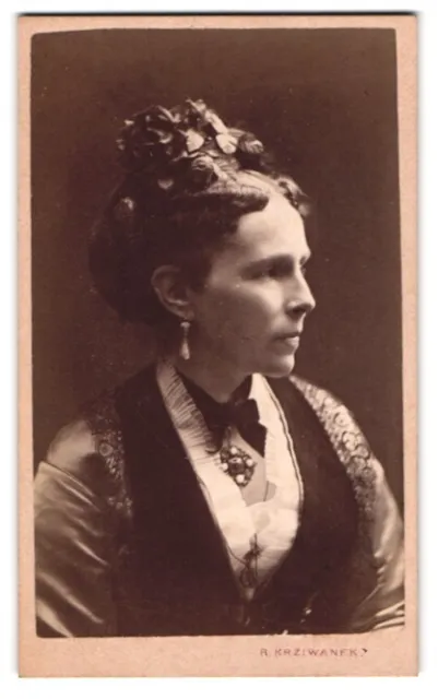 Photography R. Krziwanek, Vienna, portrait of Countess Sophie von Finskirchen im Bieder
