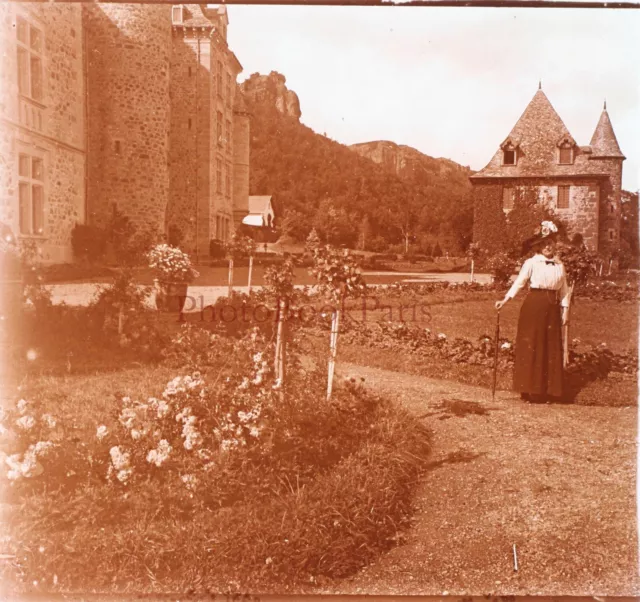 Jardin d’un château Femme Mode c1900 Photo Plaque de verre Stereo Vintage