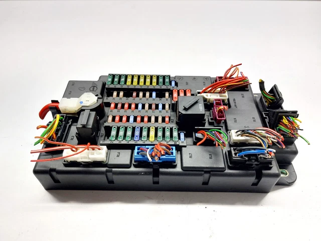 Scatola Porta Relè E Fusibili Automobilistica MACHSWON 12V, Pre-cablata Con 6 Relè Bosch 40A E 11 Fusibili ATC/ATO, Base Nylon Ignifuga