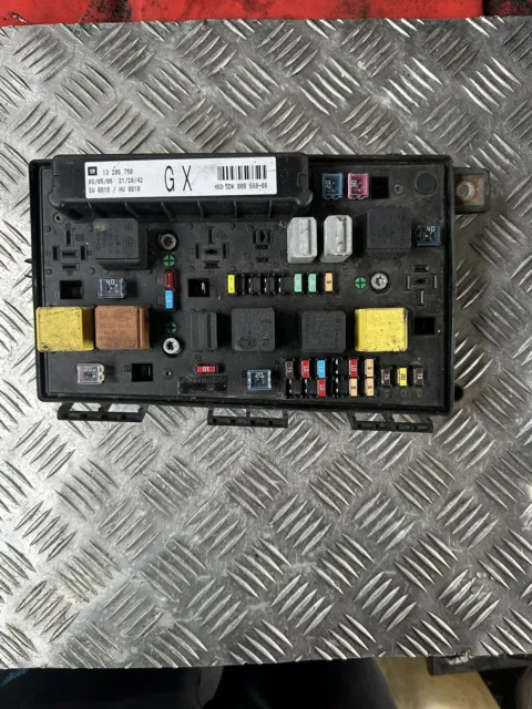 Opel Astra H (2004-2009) Fuses and Fuse box diagram and Location