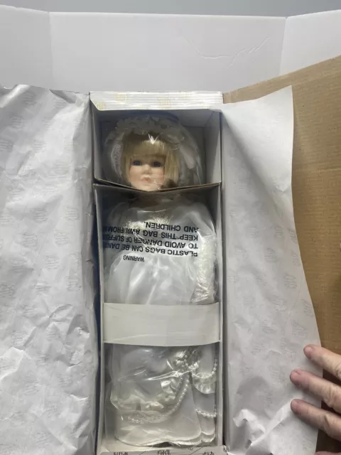THE HERITAGE SIGNATURE COLLECTION Porcelain Bride Doll Heather Bride