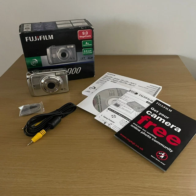 Fujifilm FinePix A900 9.0 MP Compact Digital Camera Silver - TESTED AND WORKING