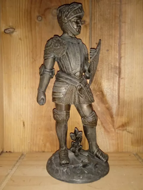 ancienne statuette en regule chevalier en armure