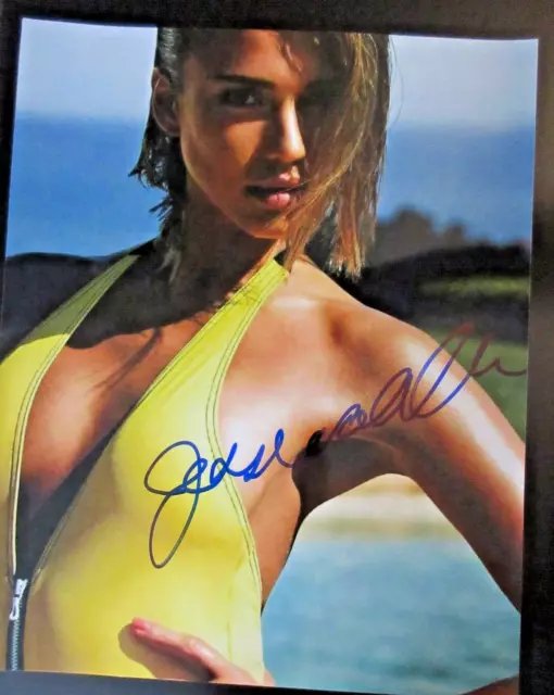 Autographe Jessica Alba sur grande photo acti8