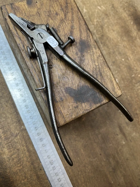 Clé à Avoyer - Outil Ancien, Bon état, Fabrication France