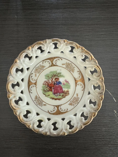 Wooden Rustic/Primitive Decorative Plates For Sale