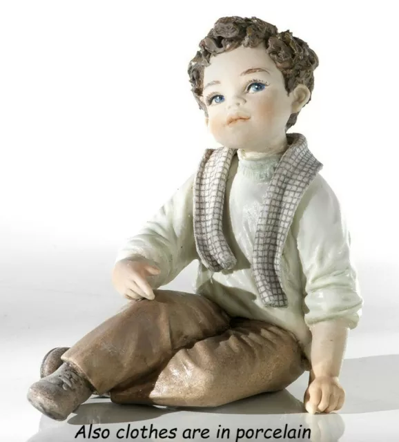 Petite Statue De Enfant en Porcelaine Capodimonte Figurine Journaux Neuf