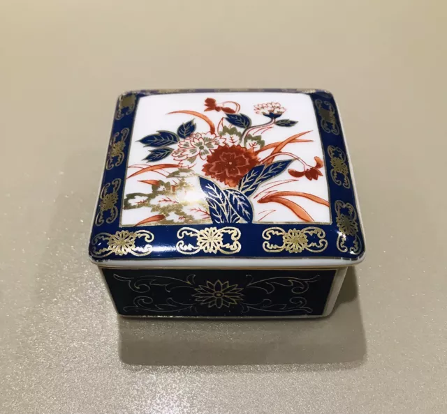 Oriental Vintage Pottery Trinket / Pill Box