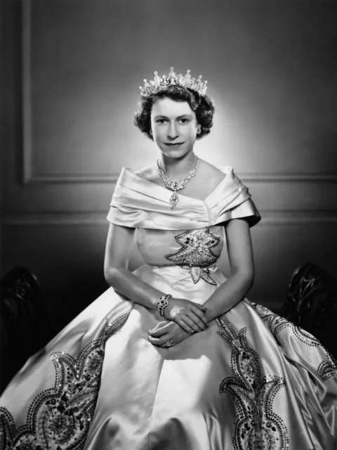Queen Elizabeth II, HD Print canvas Home decor Art Painting (No frame),24x32"