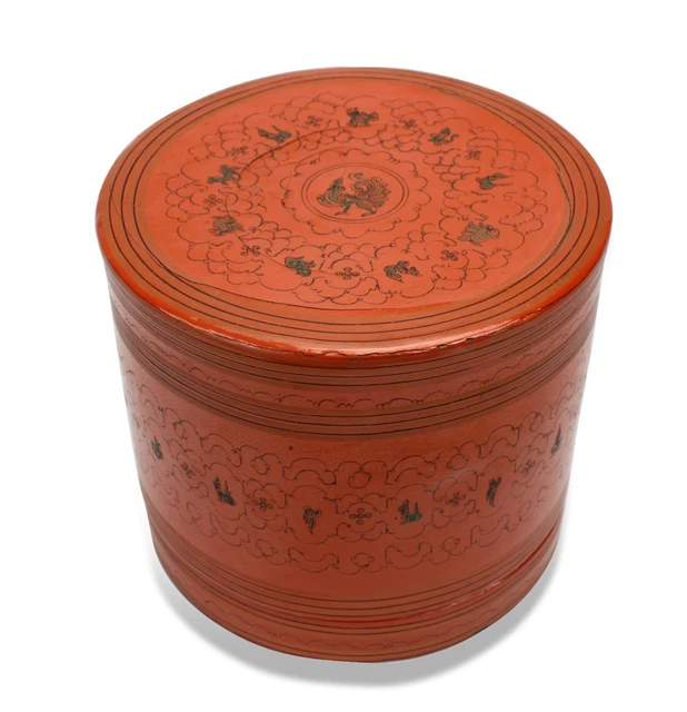 Antique Burmese betel box Kun-it 18cm x 20.5cm, circa 1930. Burma lacquerware
