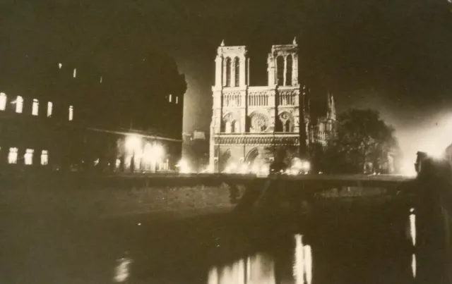 La Cathédrale Notre-Dame de Paris nuit, photographie véritable, CPA