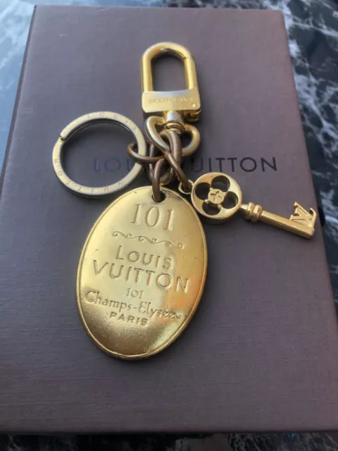 LOUIS VUITTON 101 Champs Elysees Maizeon Key Charm Gold 90545