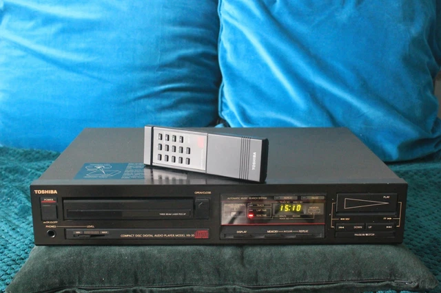Vintage CD Player Toshiba XR-35, Year 1986 with Remote Control RM-P9A