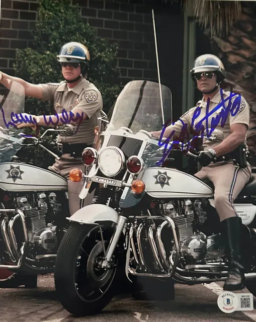 Erik Estrada & Larry Wilcox Signed Autographed CHIPS 8x10 Photo Beckett #6