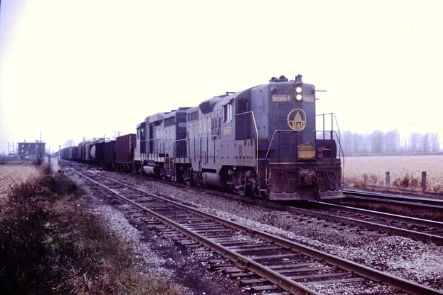Chesapeake & Ohio C&O Railroad Emd Gp9 #6661 & Gp30 Original Kodachrome Slide