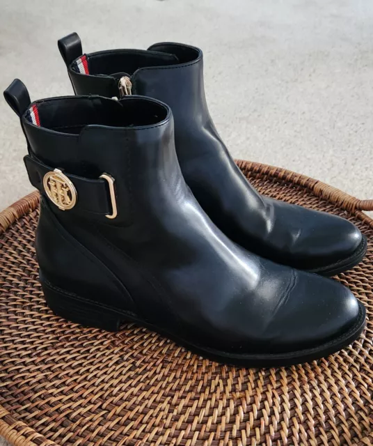 Tommy Hilfiger Black Ankle Boots Side Zip Gold Logo Size 8.5 EUC