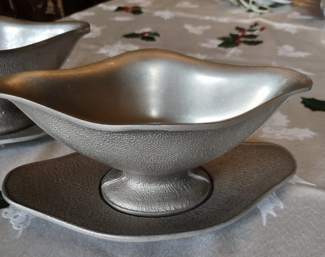 VINTAGE 1950s GUARDIAN SERVICE WARE HAMMERED ALUMINUM GRAVY BOAT W/ UNDERPLATE
