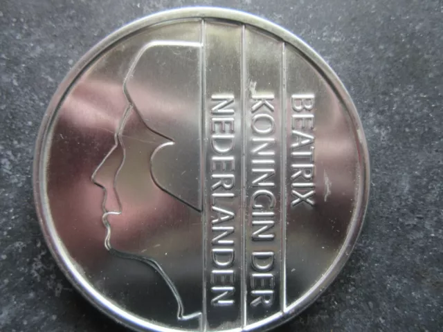 2001 Netherlands 6 Coin Set in Round Tin