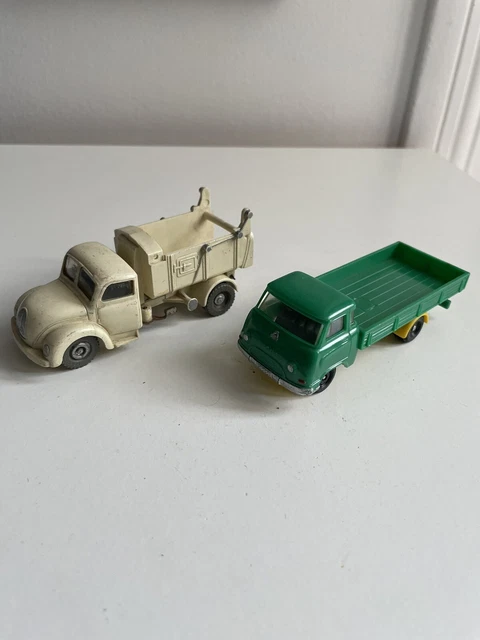 Siku - Tracteur avec Remorque Forestière | Smyths Toys France