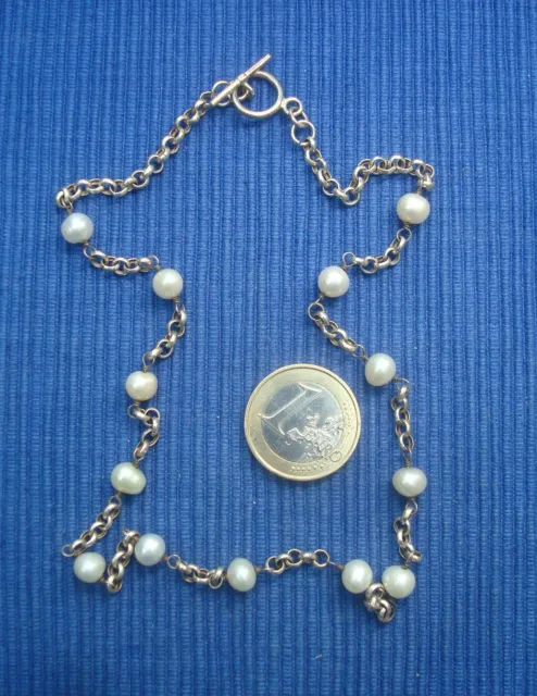 Le fil de collier de perles noires Biwa mesure de 9,5 à 10 mm
