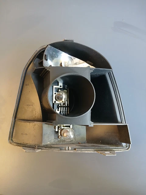 Platine De Feux Arrière Renault - Référence 7701039732 - Pièce D'occasion