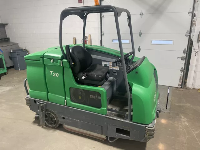 Tennant T20 Gas Powered Ride On Scrubber/Sweeper