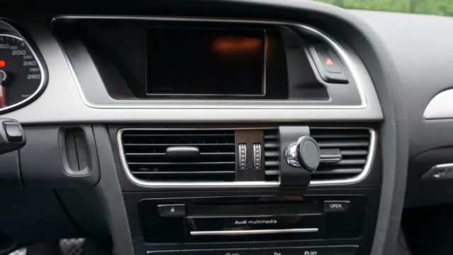  Handyhalter passend zu BMW 5er F-Reihe Bj.10-17 Made  in GERMANY inkl. Magnethalterung 360° Dreh-Schwenkbar!!