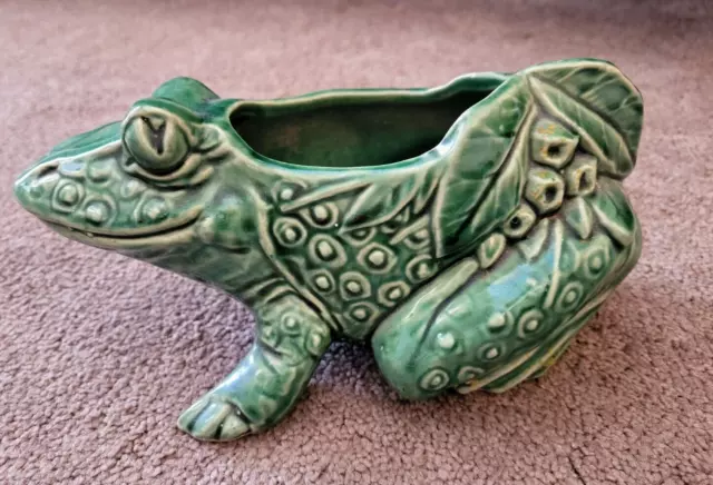 VINTAGE MCCOY POTTERY Green Frog Planter USA Leaves Berries 8" Ceramic