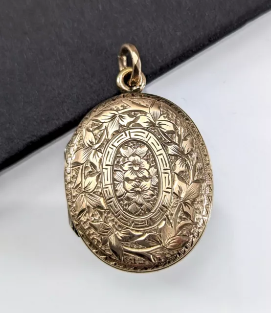 Antique Gold Front & Back Oval Locket Pendant - Victorian - Ivy Leaves Floral