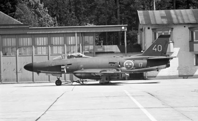 F17 Wg, Swedish AF, A-32A Lansen, 32154 '40' at Kallinge, Jun '69 - B&W Neg_6151