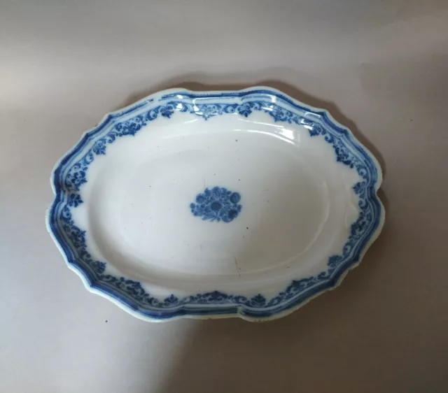 Plat en faïence de Moustiers XVIIIe