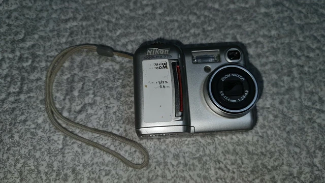 Nikon Coolpix 775 – nur Kamera