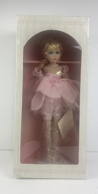 VINTAGE Chatelaine Porcelain Ballerina Doll Collector 1998.  New in Box*