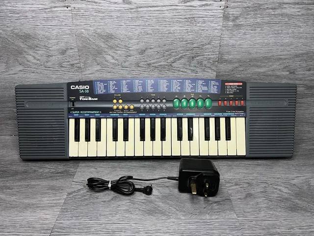 VINTAGE CASIO SA-38 100 Sound Tone Bank Electronic Keyboard With