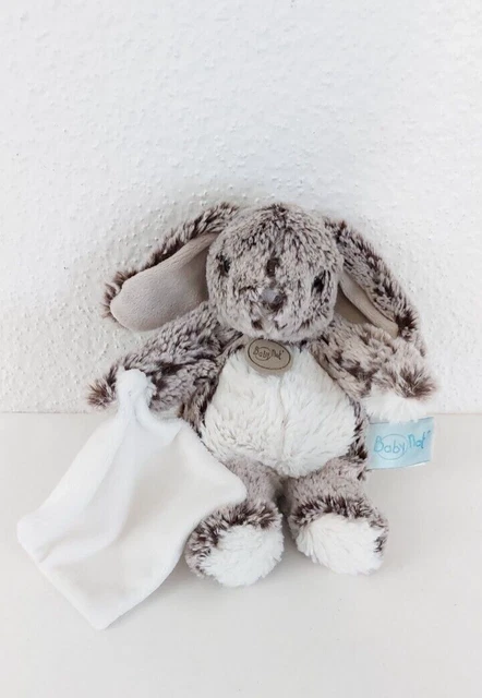 Doudou lapin beige crème tenant un mouchoir