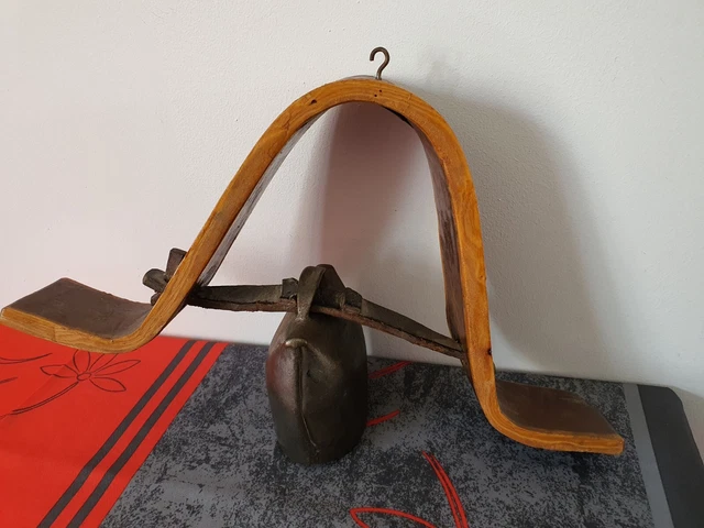 Ancien Collier De Chèvre/Mouton En Cuir Avec Cloche Et Grelot Bronze - Provenance Avignon