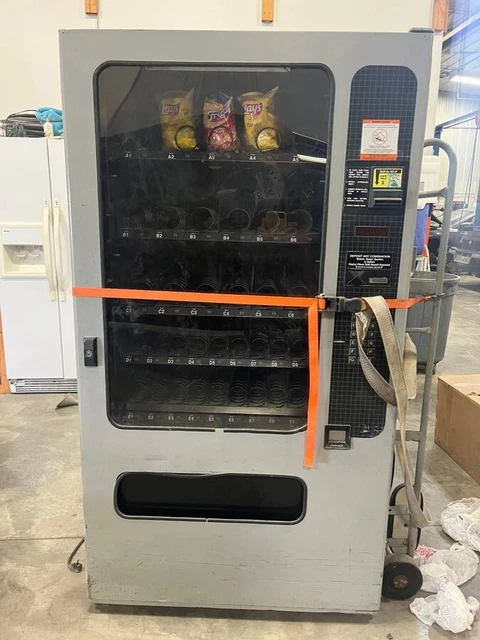 FSI Snack Vending Machine Model 3076 USED GREAT CONDITION