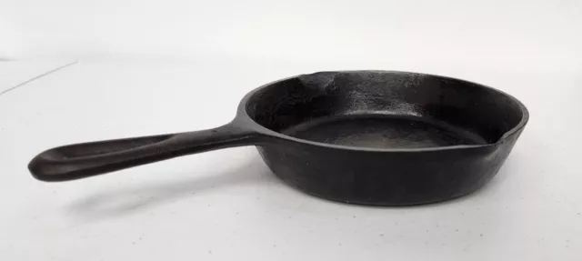 Beloved Vintage  #3 6.5" Cast-Iron Skillet Thin pour spouts Unusual #3 Font