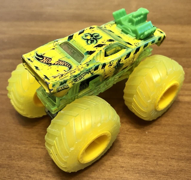 Biohazard Car Rims HOT WHEELS GREEN Rodger Dodger Biohazard Monster Truck 1/64 Auto gialla ...