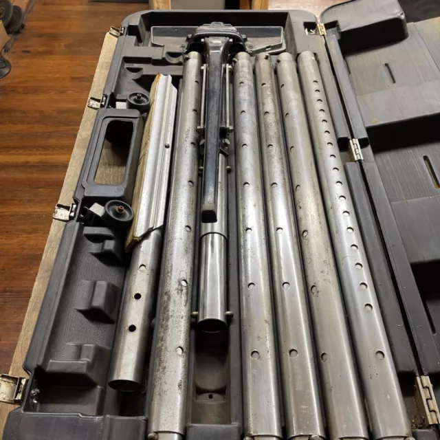 ROBERTS G.T. JUNIOR 10-239 POWER STRETCHER, 11 pcs CARPET STRETCHER KIT USED SEE ROBERTS G.T. JUNIOR 10-239 POWER STRETCHER, 11 pcs CARPET STRETCHER KIT USED SEE
