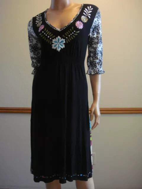 KRISTA LEE sz S Embroidered V-Neck Dress