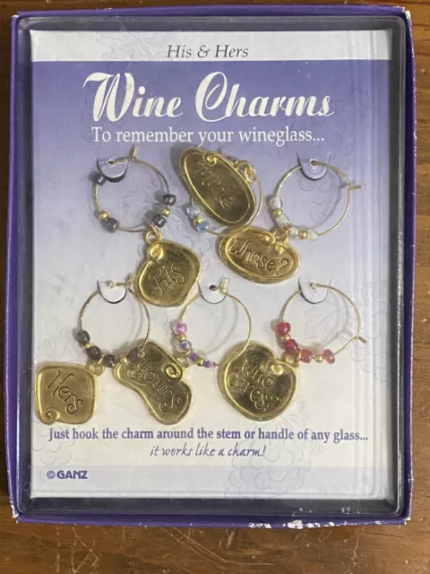 "Dijes de vino Ganz ""Wine Talk"", caja de 6 dijes, metal en tono dorado,