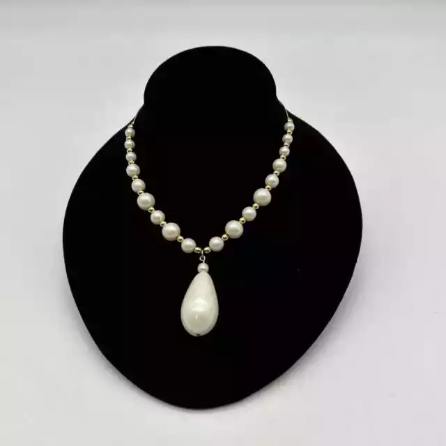 Vintage Faux Pearl Necklace - Beautiful Gold tone necklace - 18" Made in Korea