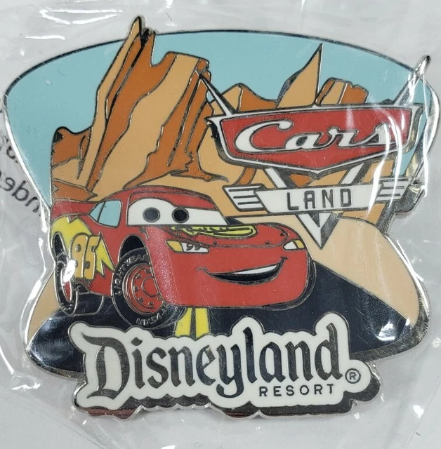 DISNEYLAND WALT DISNEY Resort CARSLAND Lightning McQueen Pin NEW! Pixar