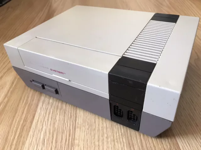 Console Nintendo NES Pal FRA Très Bon État Non Jaunie NESE-001