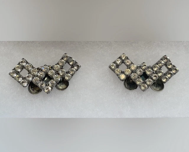 Vintage Musi rhinestone shoe clips. Beautiful.