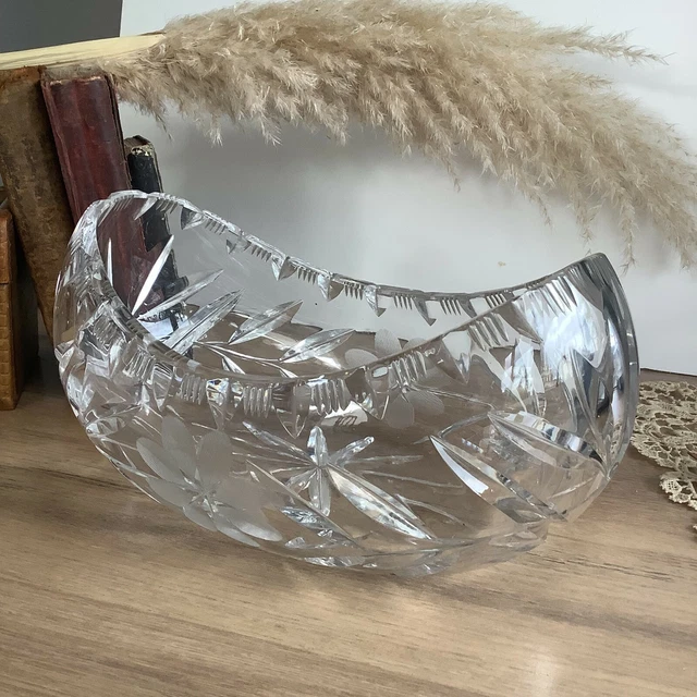 Coupe en cristal de bohème, 1930, Finement taillé en étoiles et en fleurs